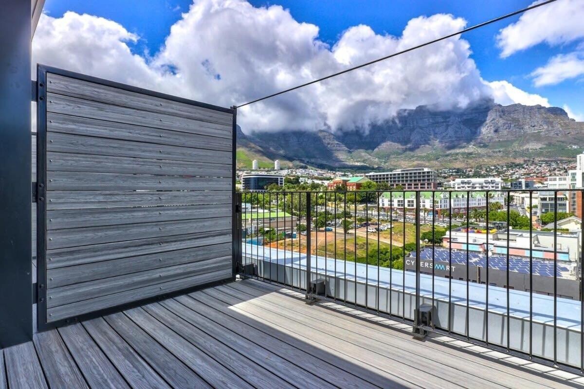 Stylish Loft With Breathtaking Mountain Views *